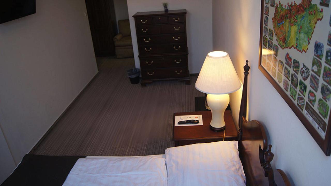 Opera Loft Rooms And Apartments Budapest Luaran gambar